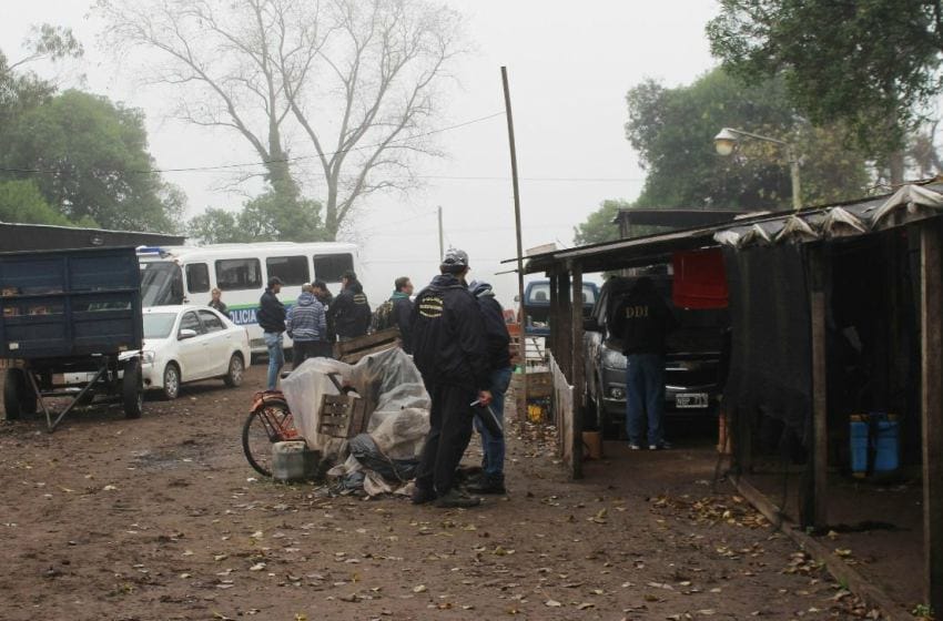 Rescatan a 25 bolivianos que eran explotados en dos quintas