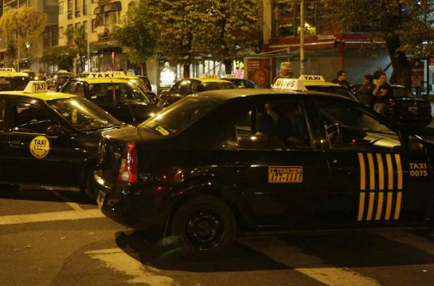 Por el fin de semana largo, taxistas piden sumar choferes en la noche