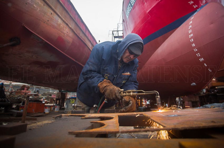 Obreros navales se suman al pedido de "caducidad" de barcos pesqueros