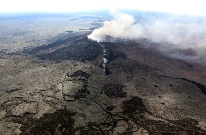 Evacuan a miles de personas en Hawaii por la erupción de un volcán