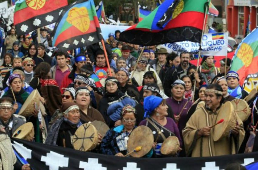 La Justicia intimó al Gobierno a entregarle tierras a los mapuches