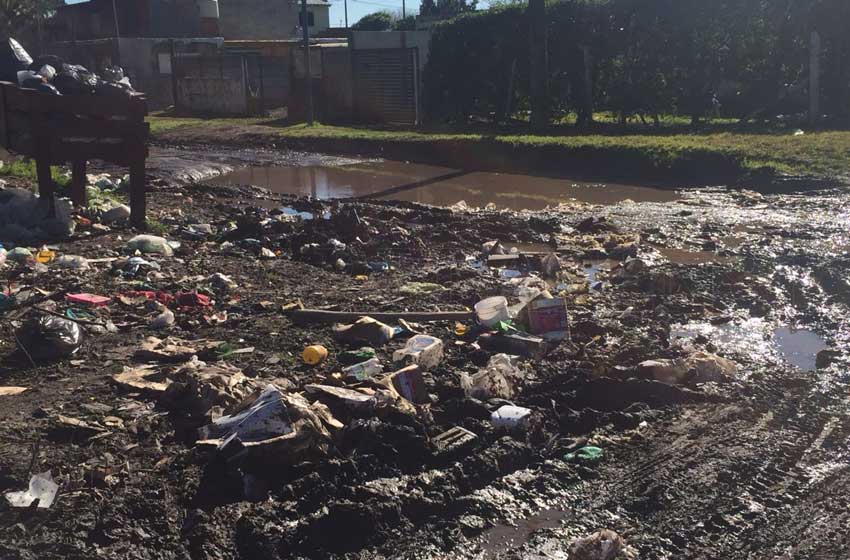El Progreso: los vecinos viven entre basura y calles en pésimo estado