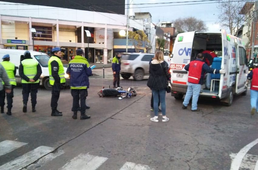 Una motociclista hospitalizada tras un choque en Güemes y Rawson