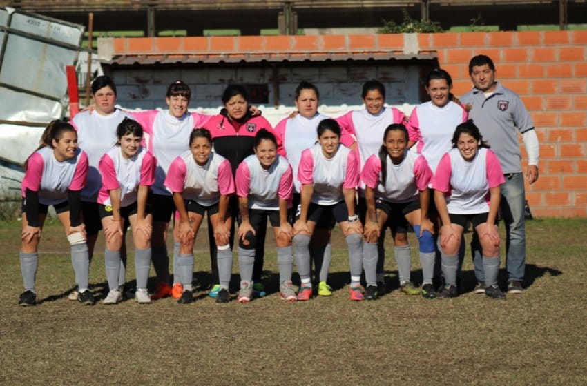 Fútbol femenino: se juega la Promoción entre Racing y Ciudad Persa