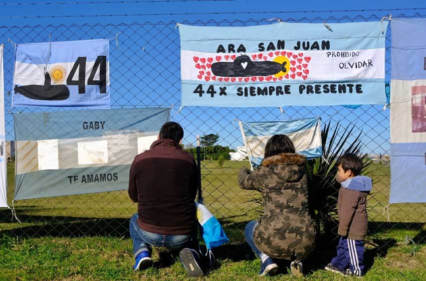 ARA San Juan: realizaron el "recambio de banderas" en la Base Naval