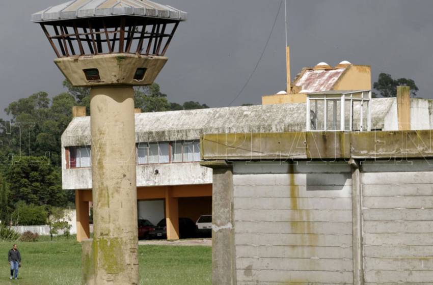 Un joven se fugó de Batán limando los barrotes: desafectaron a un penitenciario