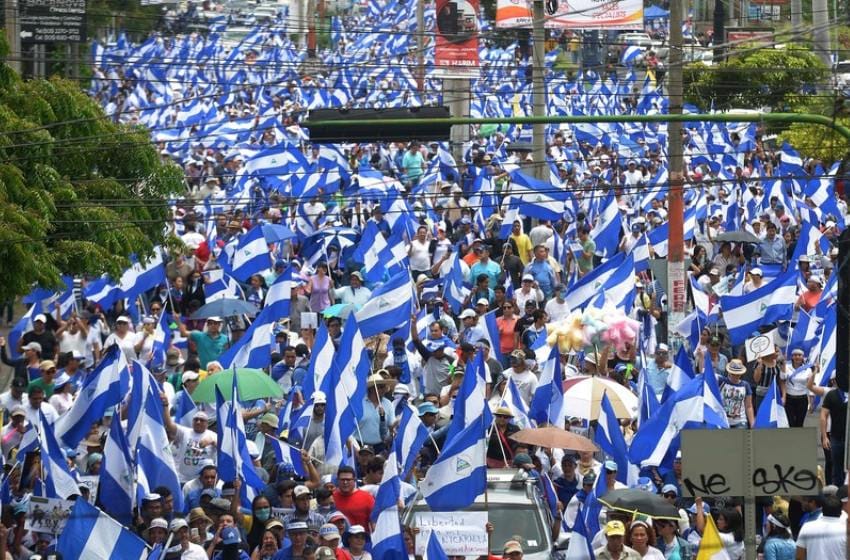 La oposición marcha en Nicaragua y hará otra huelga general