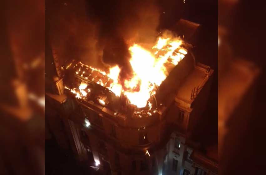 Impactante incendio en el Banco Nación de Bahía Blanca