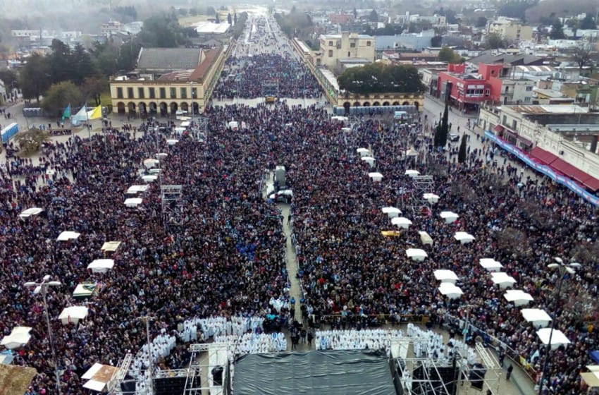 Un multitud frente a la Basílica de Luján contra la ley del aborto