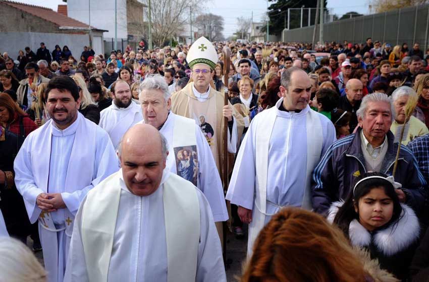 Cientos de fieles participaron de la procesión por San Cayetano