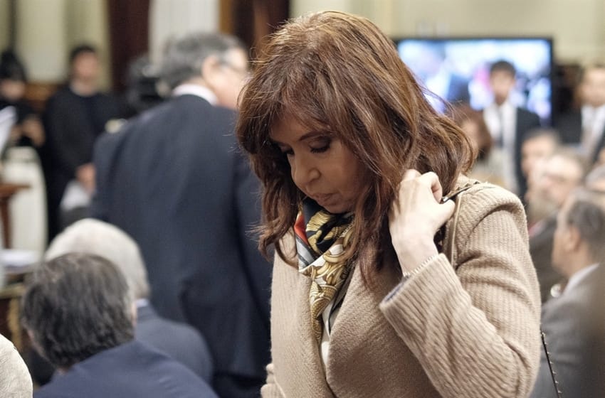 Sobreseyeron a Cristina Kirchner en la causa del bastón presidencial