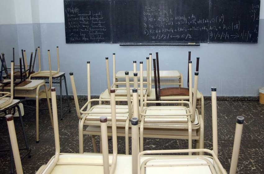 En las escuelas de la ciudad, faltan más de 2200 sillas y 1000 bancos