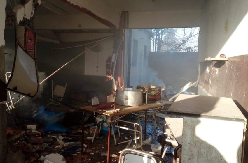 Explosión en una escuela de Moreno: hay dos muertos