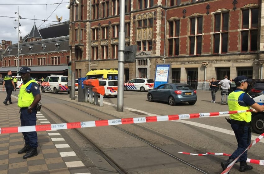 Ataque en la estación de trenes de Ámsterdam: hay 3 heridos