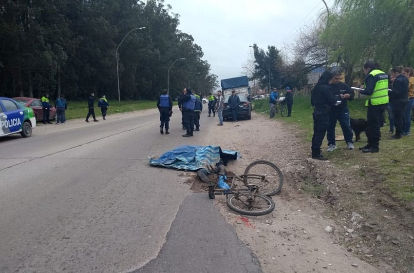 Un ciclista murió atropellado por un camión