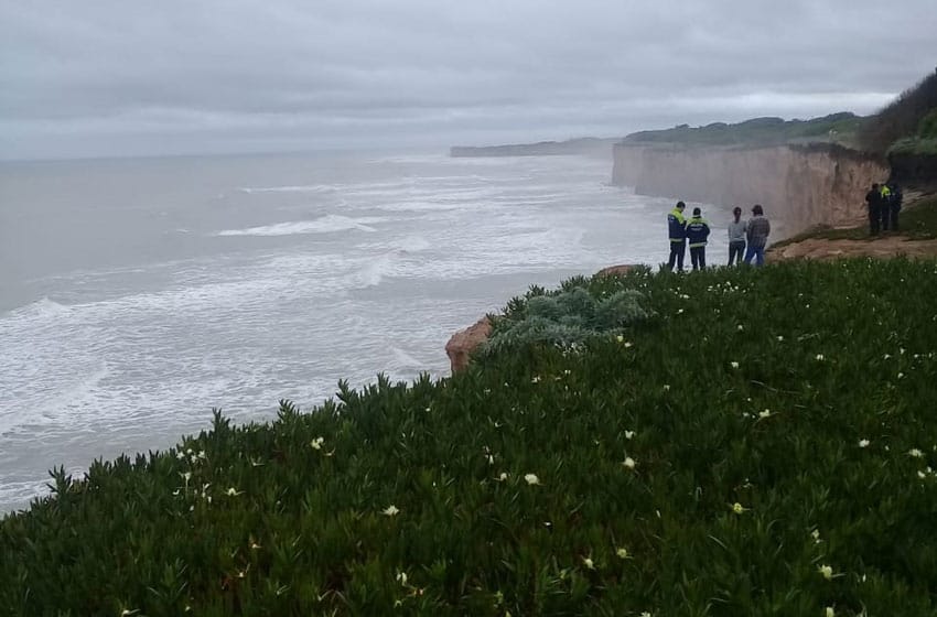 Intenso operativo de rescate para salvar a cuatro surfistas