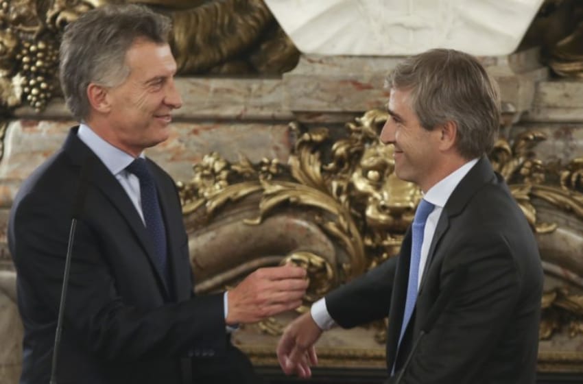 Caputo habló con Macri por dos horas para convencerlo de la renuncia