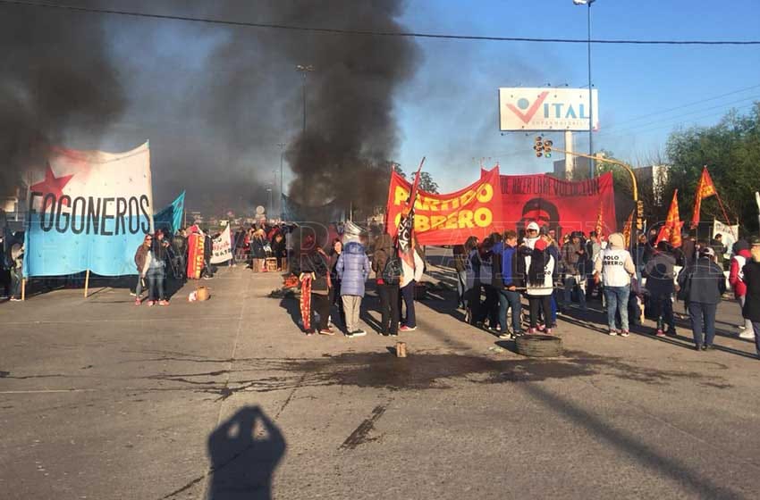 Organizaciones protestaron y pidieron a Macri "no entregar el país"