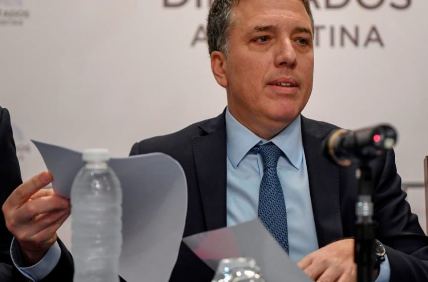 Dujovne garantizó que el país "saldrá fortalecido" de la crisis