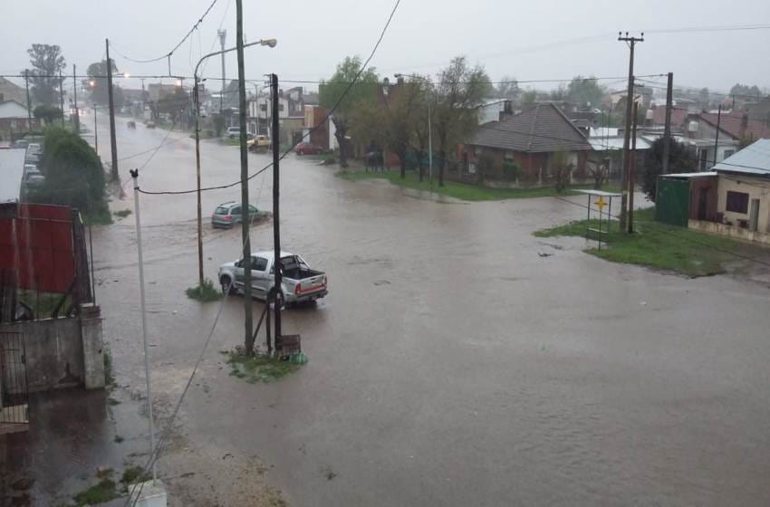 En pocos minutos, distintos barrios sufrieron inundaciones