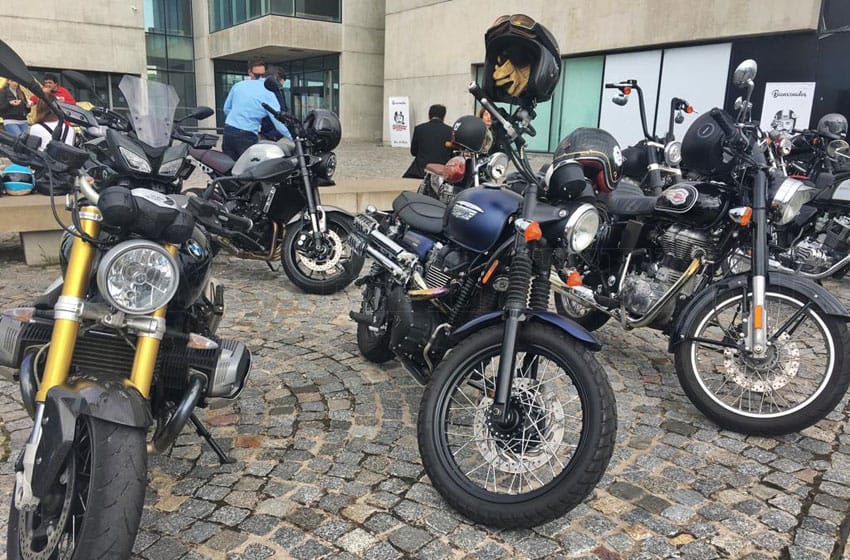 Una caravana de motos clásicas recorre la ciudad con un fin solidario