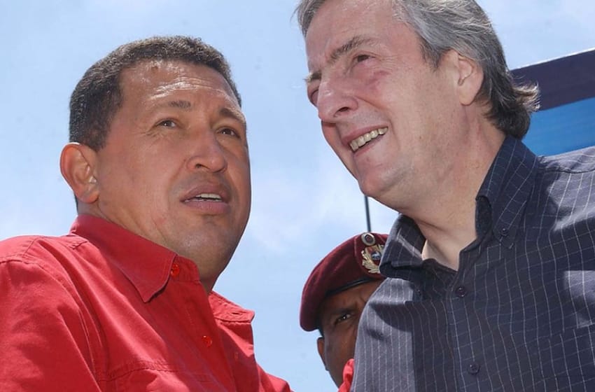 Denuncian que Kirchner y Hugo Chávez se quedaron con US$50 millones