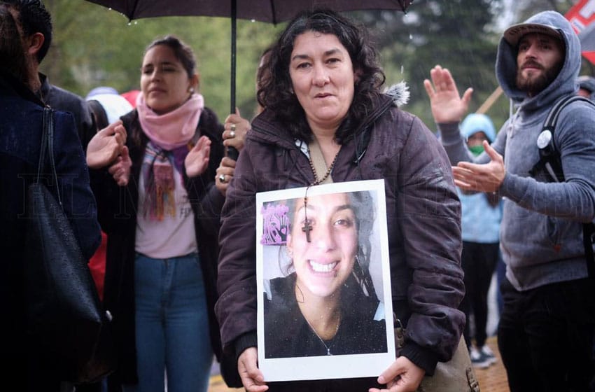 Pese a la tormenta, marcharon para reclamar justicia por Lucía Pérez