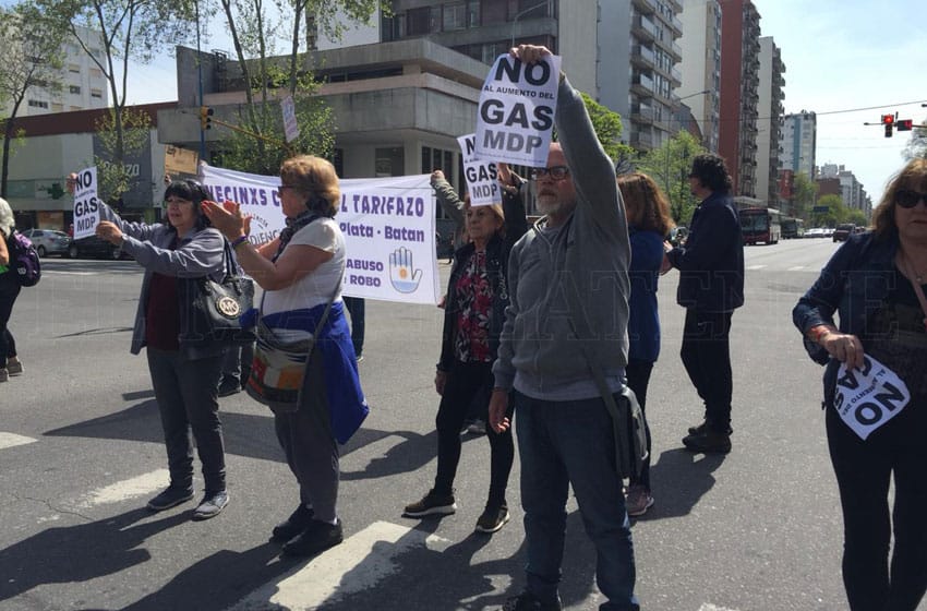 Protesta por el "tarifazo" del gas: "El Gobierno nos toma el pelo"