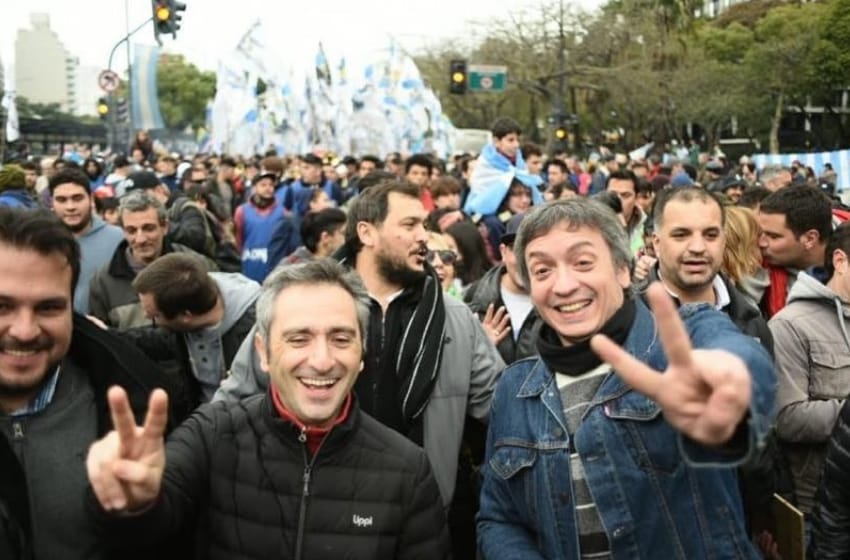 Máximo Kirchner llamó a la militancia "a trabajar en cada barrio para construir una victoria"