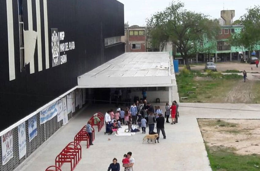 Reclamaron la apertura del polideportivo del barrio Centenario, abandonado en 2015