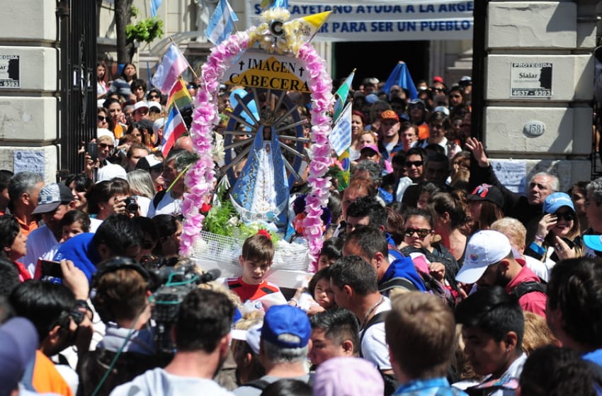 Miles de fieles realizaron la peregrinación por la Virgen de Luján