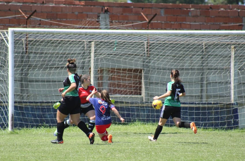Fútbol femenino: Cadetes goleó y se ilusiona con el ascenso
