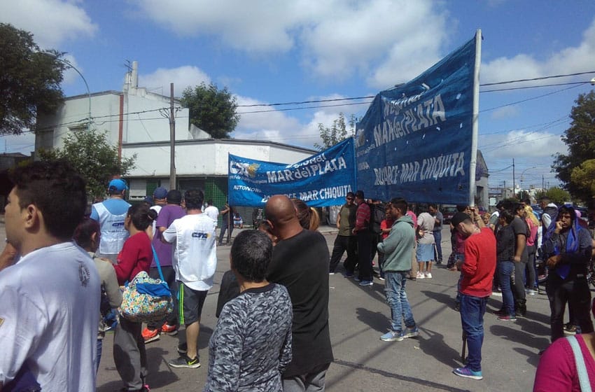 Manifestantes concentraron frente a la casa de Arroyo por alimentos