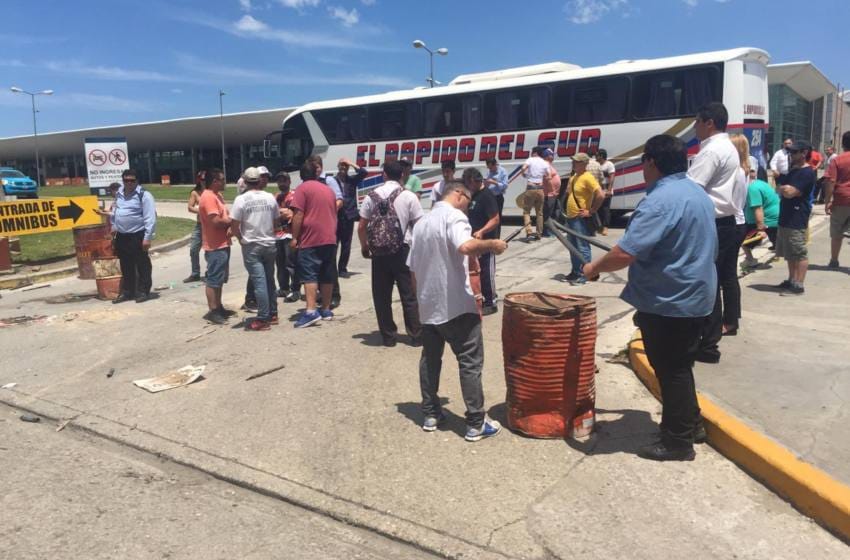 Rápido del Sud: sin respuestas, trabajadores continúan con el paro
