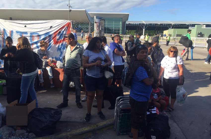 Bloqueo en la terminal de ómnibus: "Las familias sólo buscan laburar"