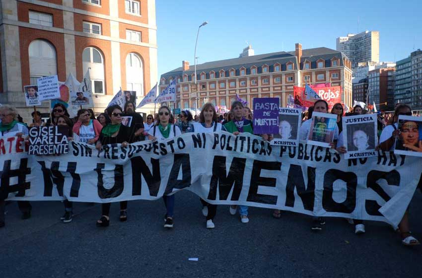 "Hartas de contar muertas", cientos de mujeres marcharon en la ciudad