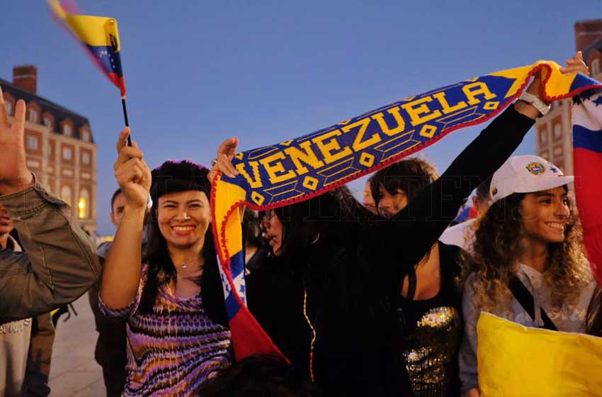 Venezolanos se manifestaron en la Rambla en apoyo al nuevo presidente