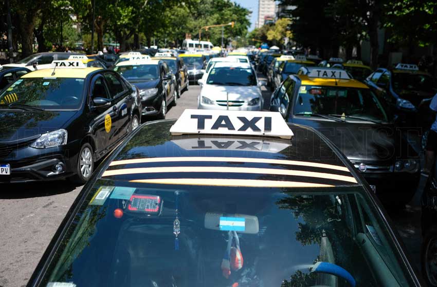 Taxistas y remiseros festejaron la ordenanza: "Es el fin de Uber"