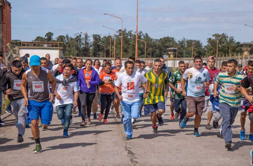 La Unidad 15 de Batán llevó a cabo la primera "Maratón por la Paz"