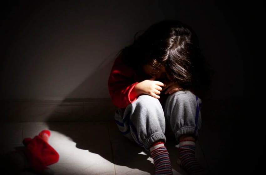 Maltrato infantil: "La violencia como método de crianza queda en la piel y se repite"