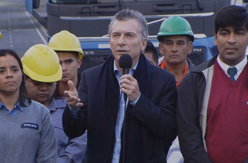 Macri: "El dinero de las obras ya no termina en bolsos que vuelan por el aire"