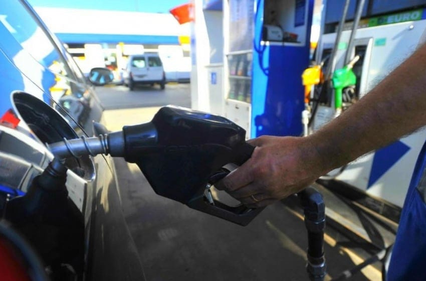 Expendedores: "La venta de combustible bajó un 15%"