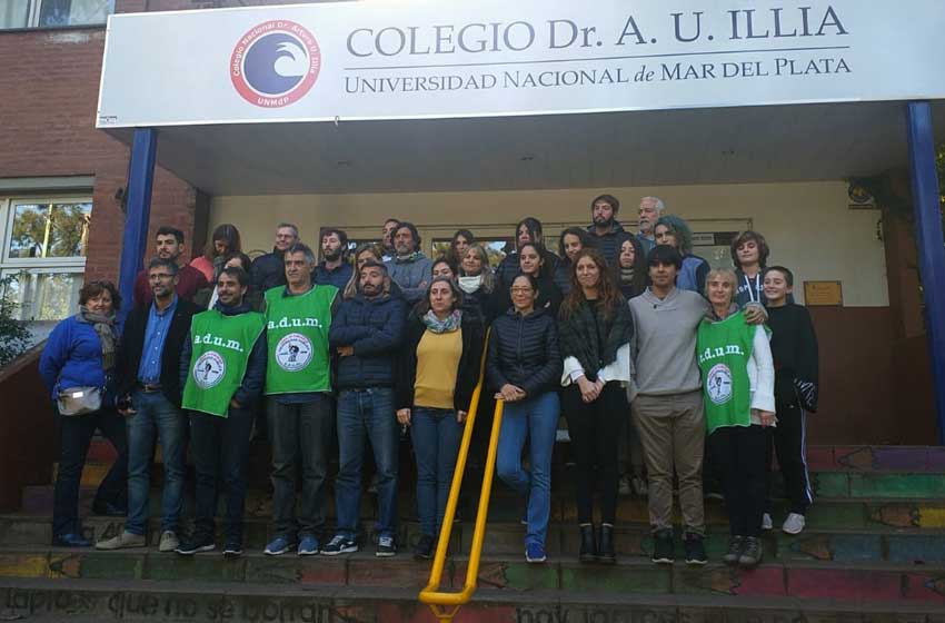 Docentes universitarios realizaron una intervención en el Illia