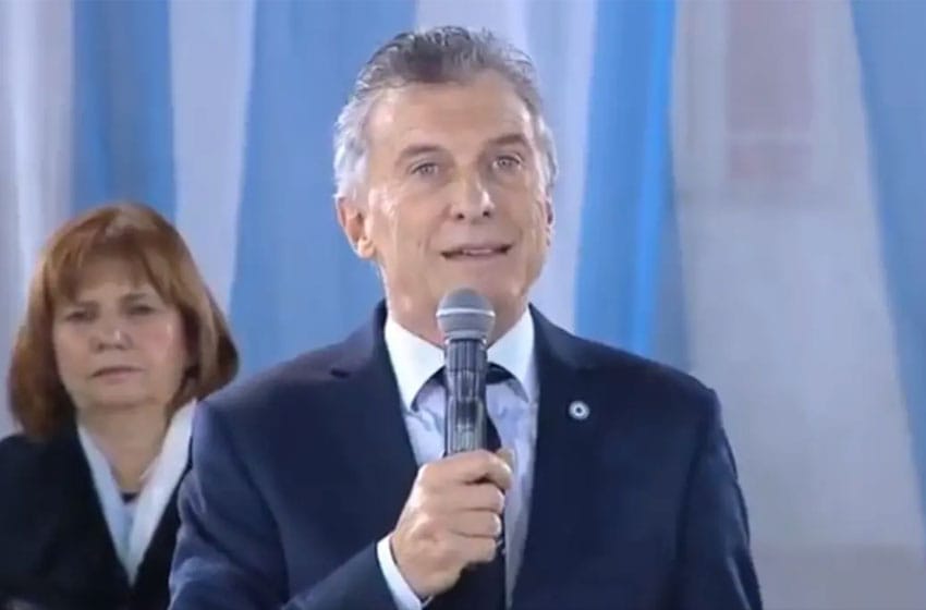Macri presidió el acto por el Día de la Bandera y apuntó contra Hugo Moyano