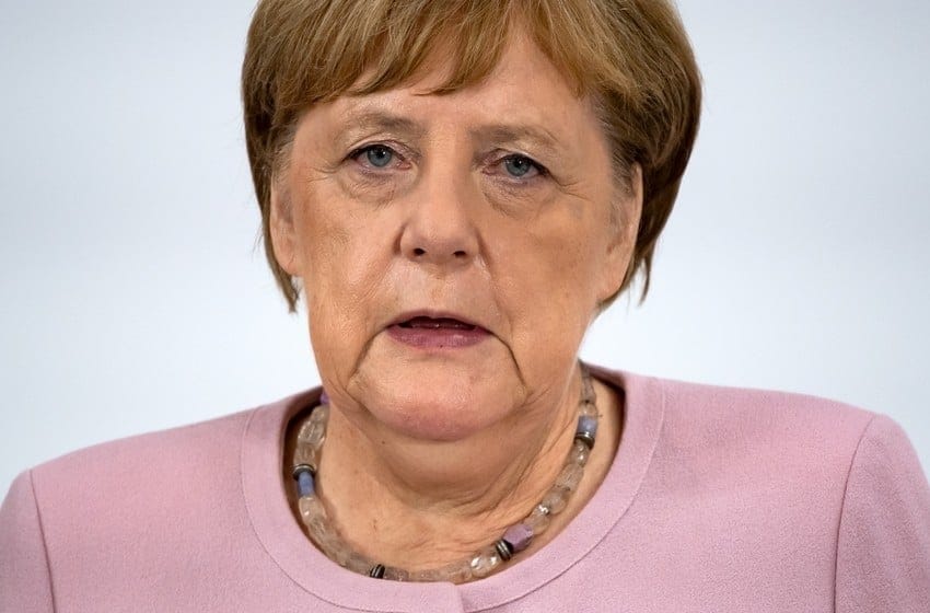 Merkel habló por primera vez sobre sus temblores y aseguró estar “bien”