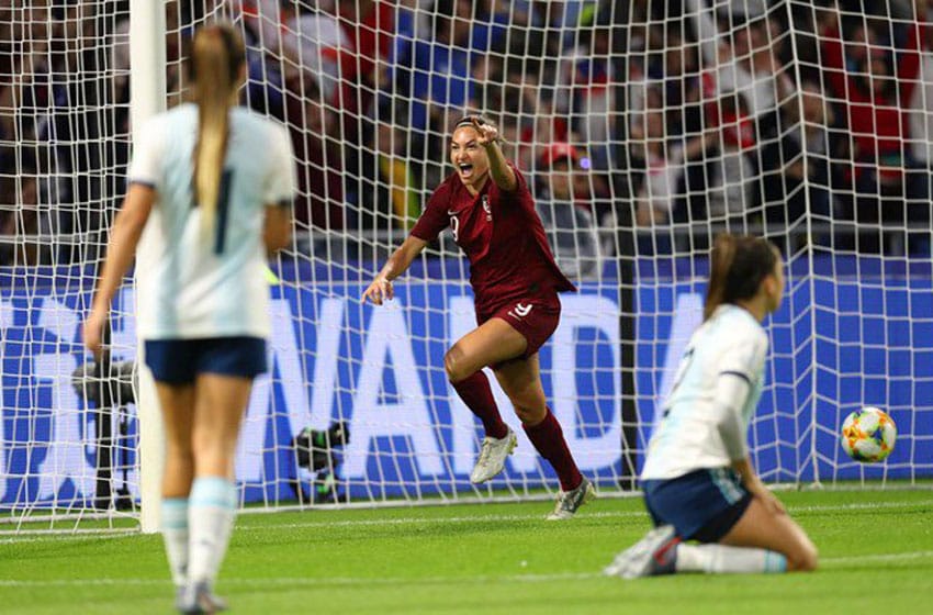 Argentina perdió pero sigue con chances