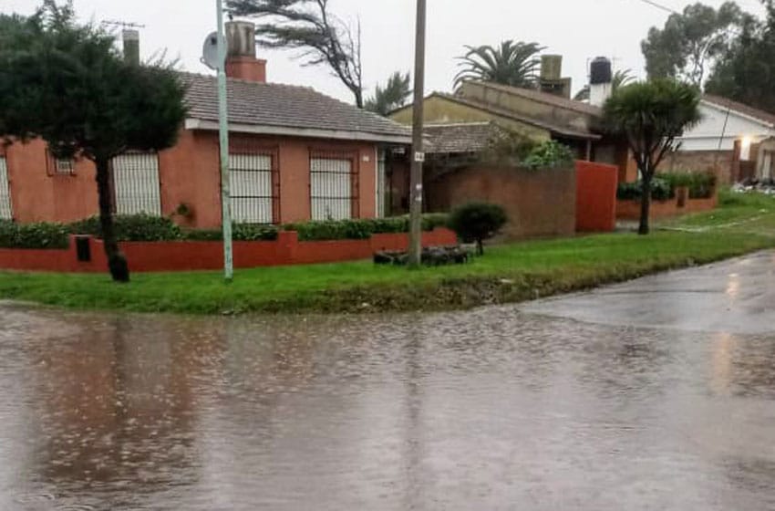 Continúa el alerta y ya son 22 los evacuados por la lluvia en Mar del Plata
