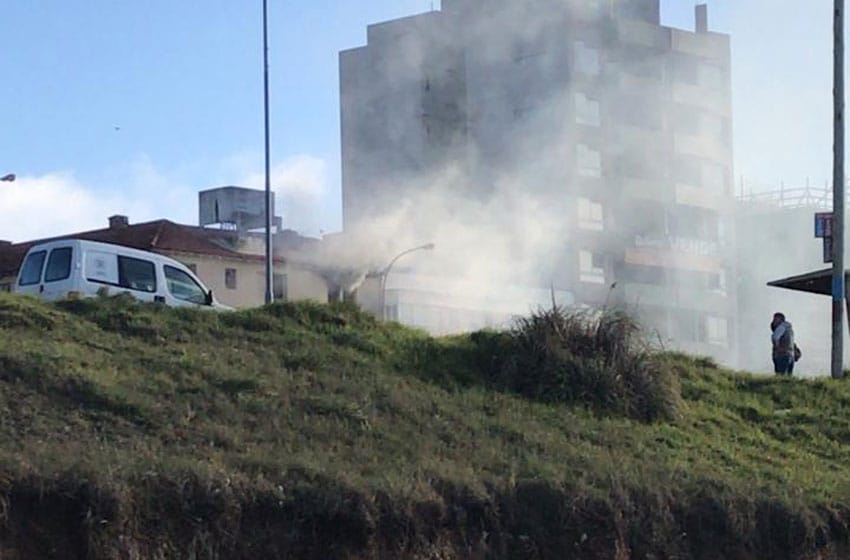 Se incendiaron dos colchones en una clínica de Punta Mogotes
