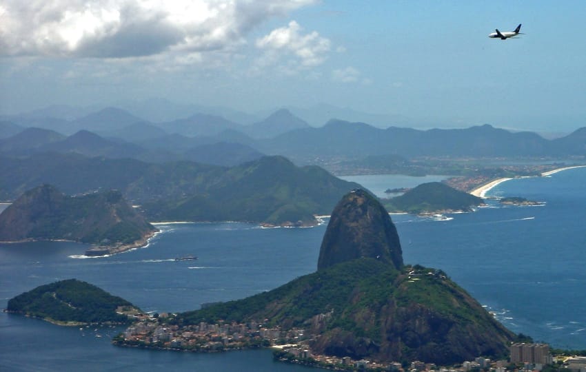 Bolsonaro busca convertir a Rio de Janeiro en el "Cancún Brasilero" y ataca a ambientalistas