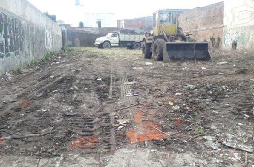 Limpiaron 50 mil kilos de basura de un terreno en Colón y Jara